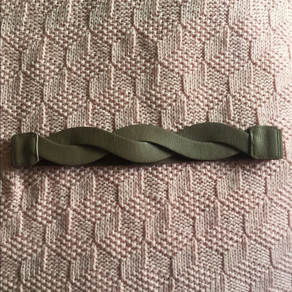 NWOT Twisted Taupe Belt